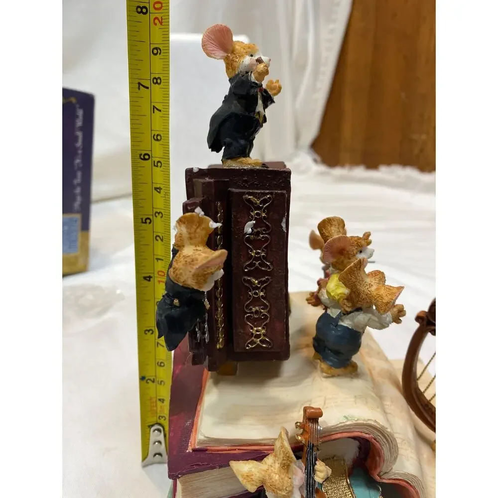 Classic Treasures Musical Animated Accordion & Mouse Sculpture.